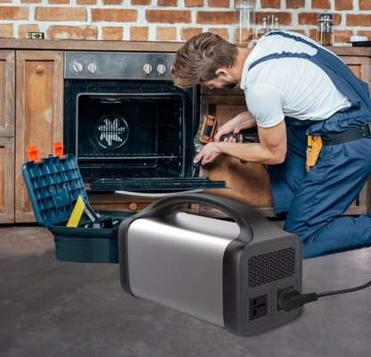 Semua Dalam Satu Pembangkit Listrik Portabel Luar Ruangan AC 220V 100V 800W 500W 756W Energi Surya Untuk Berkemah